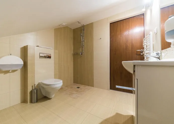 Dworek Rajska Gora ויירובו